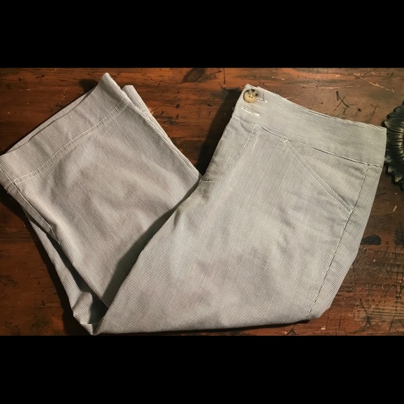 Dockers Blue and White Striped Size 4 Capri Pants - Picture 2 of 5